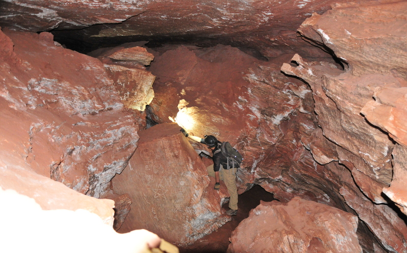 Biologists Find Weird 50,000 Year-Old ‘Super Life’ in Mexican Cave Crystals